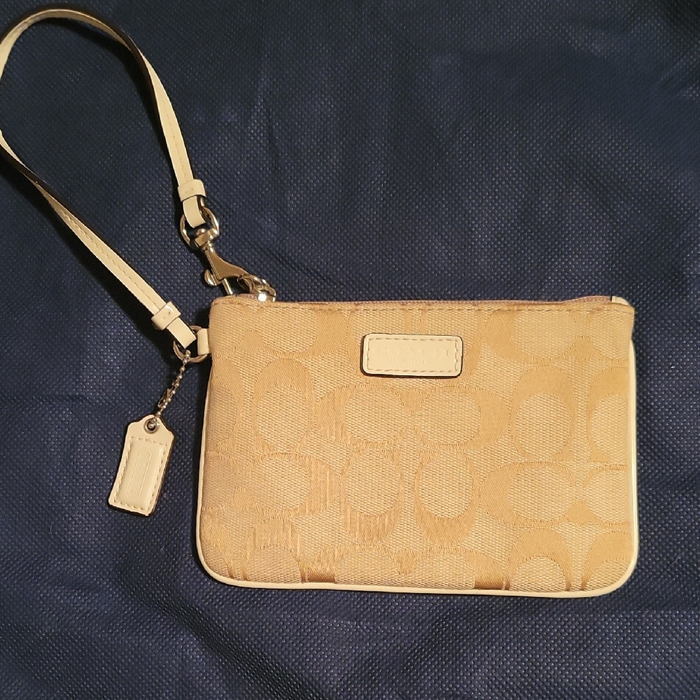Coach Signature C Zip Wristlet in a beige/cream NWOT